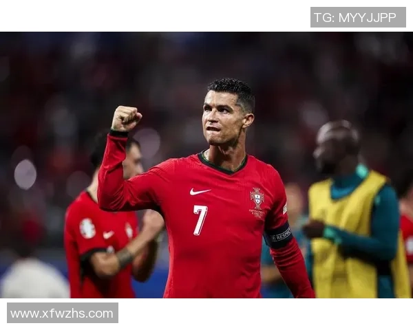 足球巨星亲临野球场与年轻球员互动传授技巧引发热烈反响 足球巨星亲临野球场与年轻球员互动传授技巧引发热烈反响